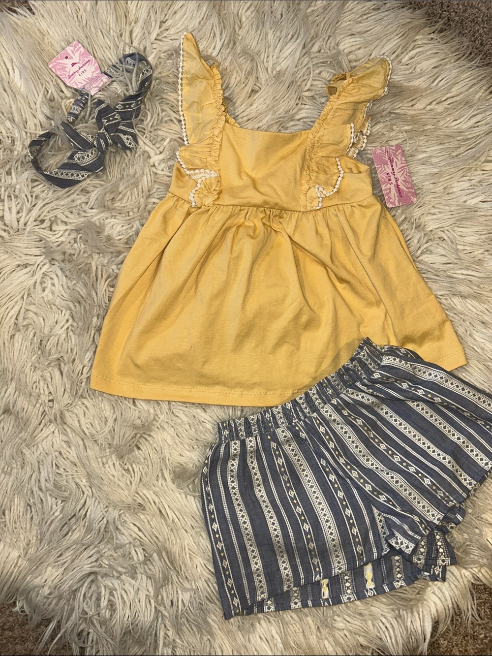 Tommy Bahama Girls size 4 Yellow Top with Light grey/blue Patterned Shorts Set